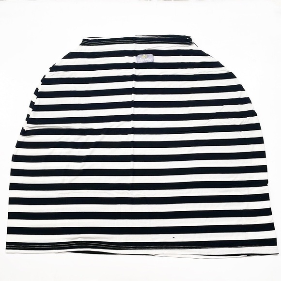 Itzy Ritzy 4-in-1 Nursing Cover, Car Seat Cover, Shopping Cart Cover & Scarf - Picture 1 of 6